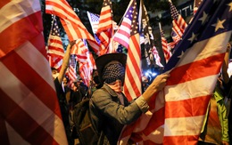 Người Hong Kong xuống đường vào Lễ Tạ ơn, tỏ lòng cảm kích Mỹ