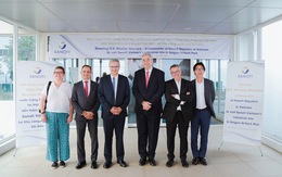 Tân Đại sứ Pháp đến thăm nhà máy Sanofi Việt Nam