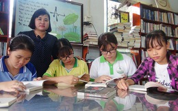 Vợ chồng thầy giáo bán nhang, bán bánh mua sách tặng học trò nghèo