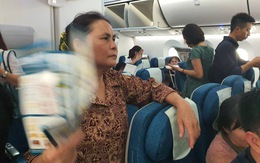 Hành khách Vietnam Airlines bị giữ trên máy bay hơn 1 tiếng