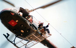 Những 'người nhện' xuyên Việt - Kỳ 5: Bay trực thăng sửa dây cáp quang