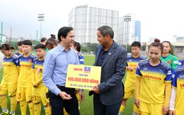 Bita's trao tặng 100 triệu đồng cho đội tuyển bóng đá nữ Việt Nam