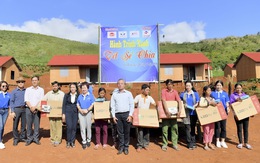 Quỹ Hành Trình Xanh tặng tivi cho hộ nghèo tỉnh Gia Lai
