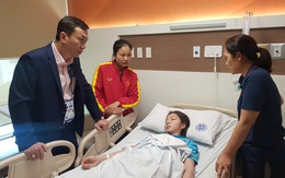 Kiệt sức sau trận đấu với Thái Lan, Hồng Nhung phải đi cấp cứu