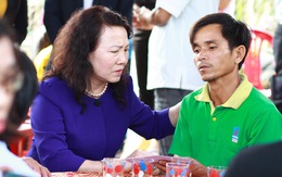 Thứ trưởng Bộ GD-ĐT thăm gia đình 6 học sinh chết đuối tại Quảng Nam