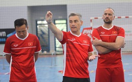 Futsal Việt Nam ra sân tập luyện, chuẩn bị du đấu ở Tây Ban Nha