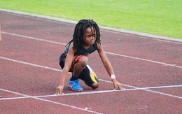 Cậu  bé 7 tuổi chạy 100m trong 13,48 giây