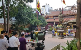 ​An vị lư hương tượng đài Trần Hưng Đạo tại đền thờ Đức Thánh Trần