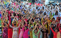 TP Hồ Chí Minh khuyến khích phụ nữ mặc áo dài trong tháng 3