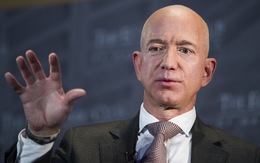 Tỉ phú Jeff Bezos bị dọa tung ảnh nhạy cảm ‘dưới thắt lưng’