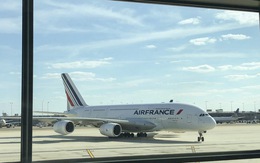 Máy bay Air France chở 500 người hạ cánh khẩn cấp vì nổ động cơ