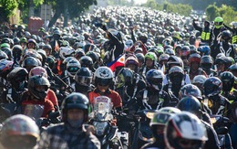 Giựt dọc, cướp nhiều, Philippines bắt dân gắn biển số xe máy cỡ lớn