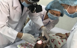Lần đầu tiên triển khai phẫu thuật laser bệnh lý mắt trẻ sinh non tại Cần Thơ
