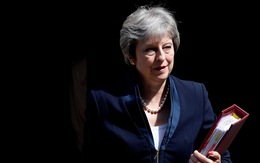 Nghị sĩ  Đảng Bảo thủ thúc ép Thủ tướng May rời EU bằng mọi giá