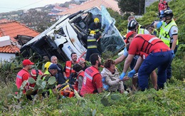Lật xe buýt du lịch, ít nhất 29 người thiệt mạng