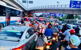 Nhiều hành khách lỡ chuyến bay do kẹt xe ở sân bay Tân Sơn Nhất