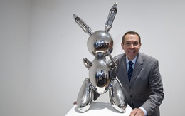Ngắm bức tượng con thỏ không mặt bán được 91 triệu USD