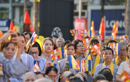 Hàng ngàn tăng ni, phật tử mừng Phật đản tại Việt Nam Quốc Tự