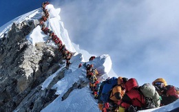 Hai người chết vì xếp hàng chờ trên đỉnh núi Everest?