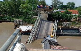 Video cầu Tân Nghĩa đổ sập, xe tải và xe ba gác rớt xuống sông