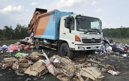 Bắt quả tang xe công ty xử lý rác đổ trộm chất thải
