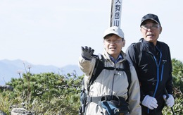 Tân Nhật hoàng Naruhito có thể phải từ bỏ đam mê trekking