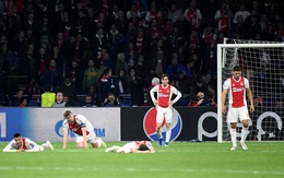 'Bầu không khí như đưa đám trong phòng thay đồ của Ajax'