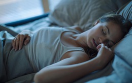 Bật tivi hoặc đèn trong khi ngủ, phụ nữ dễ bị tăng cân?