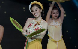 Tố My 'phá phách' bolero với 'Friday with Bolero'