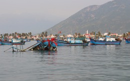 Lật thuyền chở 15 người ở vịnh Vân Phong, 3 người thiệt mạng