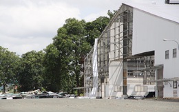 Video: Sửa mái tôn nhà máy gặp gió lớn, một công nhân ngã tử vong