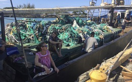 Vớt 'lưới ma' nặng 8 tấn ở Thái Bình Dương
