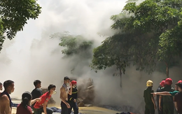 Video: Cháy lớn tại kho nguyên liệu làm giày da ở Thanh Hóa