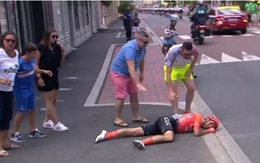 Va chạm khủng khiếp ở Tour De France, cuarơ nằm 'xụi lơ' bên lề với mặt đẫm máu