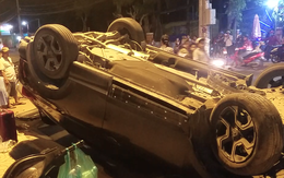 Video: Một chiếc ôtô gặp sự cố lật ngửa khiến gần 10 người bị thương
