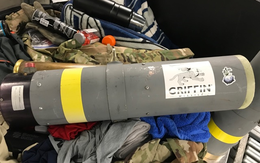 Quân nhân Mỹ đi chơi Kuwait mang ống phóng tên lửa về làm kỷ niệm
