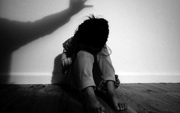 Tố con gái 6 tuổi bị xâm hại, người bố bị tạm giữ vì nghi mua dâm