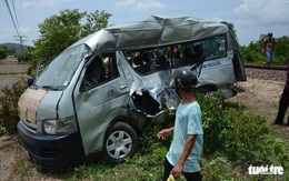 Đề nghị Bình Thuận điều tra nguyên nhân tai nạn giữa tàu SE27 với ôtô 16 chỗ