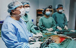 Trao chứng nhận kỷ lục Việt Nam cho bác sĩ Việt có trên 320 học trò ngoại quốc