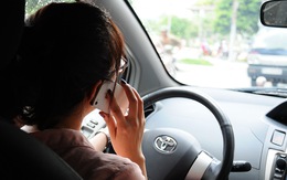 Hãy ghi hình tố giác tài xế dùng điện thoại khi lái xe