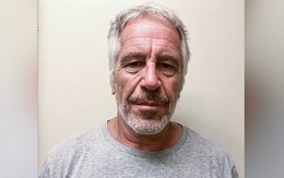 Pháp y xác nhận tỉ phú Epstein đã treo cổ tự tử trong tù