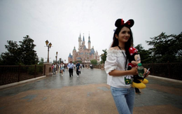 Công viên Disney ở Thượng Hải bị kiện vì cấm khách mang đồ ăn