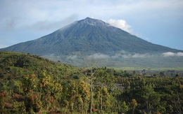 Indonesia cảnh báo an toàn bay do núi lửa Kerinci phun trào