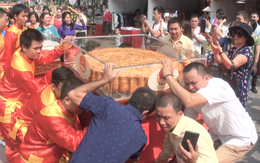 Xác lập kỷ lục cặp bánh trung thu 300kg, nặng nhất Việt Nam