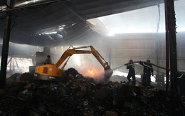 Cháy lớn tại nhà máy giấy, thiệt hại trên 1 tỉ đồng
