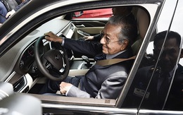 Thủ tướng Malaysia thấy tiếc khi chỉ lái xe Vinfast được đến 100km/h