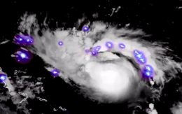 Hình ảnh 'pháo hoa' thể hiện sức mạnh của siêu bão Dorian sắp đổ bộ vào Mỹ