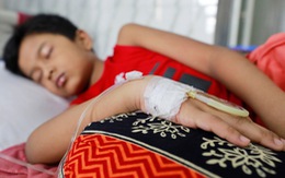 Cảnh giác với biến chứng sốt xuất huyết khó lường ở trẻ em