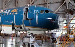 Máy bay Vietnam Airlines móp mũi, hỏng rađa do va chạm với... chim