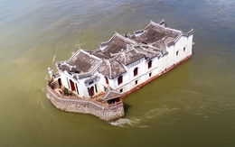 Video: Ngôi đền cổ 700 năm tuổi độc đáo trên dòng sông Dương Tử